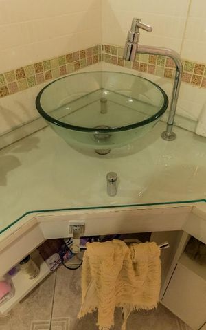 Casa à venda com 240m², 4 quartos e 3 vagas Casa à venda com 240m², 4 quartos e 3 vagasDetalhe banheiro