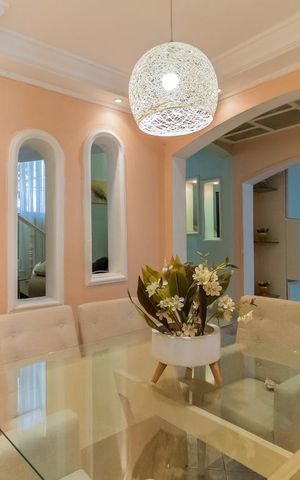 Casa à venda com 240m², 4 quartos e 3 vagas Casa à venda com 240m², 4 quartos e 3 vagasSala de Jantar