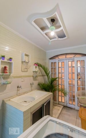 Casa à venda com 240m², 4 quartos e 3 vagas Casa à venda com 240m², 4 quartos e 3 vagasÁrea de Serviço