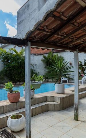 Casa à venda com 240m², 4 quartos e 3 vagas Casa à venda com 240m², 4 quartos e 3 vagasÁrea Externa