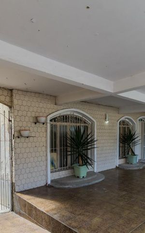 Casa à venda com 240m², 4 quartos e 3 vagas Casa à venda com 240m², 4 quartos e 3 vagasGaragem