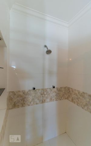 Casa à venda com 240m², 4 quartos e 3 vagas Casa à venda com 240m², 4 quartos e 3 vagasDetalhe banheiro