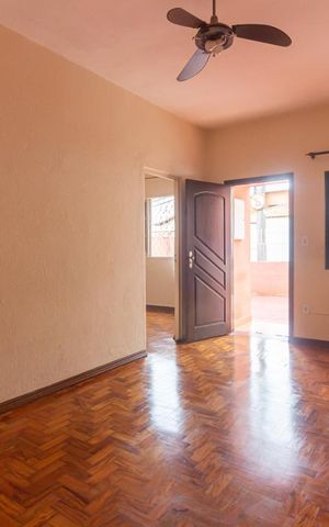 Casa à venda com 150m², 3 quartos e 7 vagasSala
