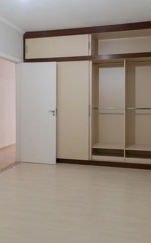 Casa à venda com 320m², 4 quartos e 4 vagas Casa à venda com 320m², 4 quartos e 4 vagasSuíte
