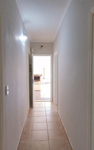 Casa à venda com 320m², 4 quartos e 4 vagas Casa à venda com 320m², 4 quartos e 4 vagasCorredor