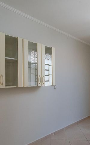 Casa à venda com 320m², 4 quartos e 4 vagas Casa à venda com 320m², 4 quartos e 4 vagasCozinha - Armários