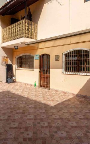 Casa à venda com 252m², 3 quartos e 2 vagas Casa à venda com 252m², 3 quartos e 2 vagasÁrea Externa