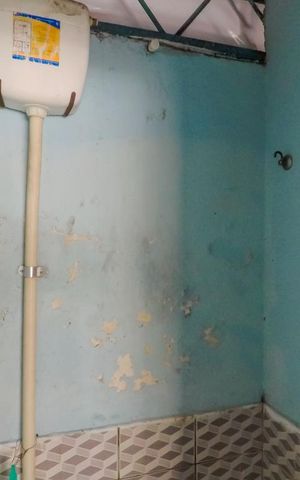 Casa à venda com 70m², 1 quarto e 1 vagaBanheiro na garagem