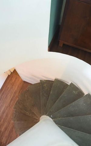 Apartamento à venda com 92m², 2 quartos e 2 vagas Apartamento à venda com 92m², 2 quartos e 2 vagasEscada