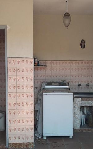 Casa à venda com 230m², 2 quartos e 3 vagas Casa à venda com 230m², 2 quartos e 3 vagasLavanderia