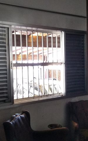 Casa à venda com 230m², 2 quartos e 3 vagas Casa à venda com 230m², 2 quartos e 3 vagasSala