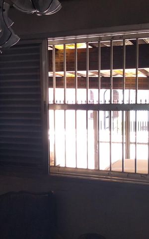 Casa à venda com 230m², 2 quartos e 3 vagas Casa à venda com 230m², 2 quartos e 3 vagasSala