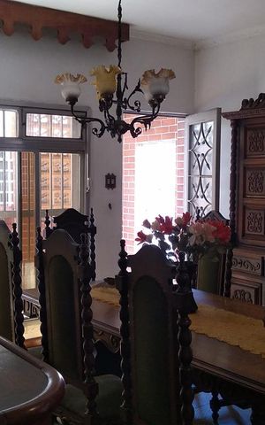 Casa à venda com 230m², 2 quartos e 3 vagas Casa à venda com 230m², 2 quartos e 3 vagasSala jantar