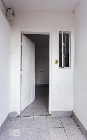 Casa para alugar com 42m², 1 quarto e sem vaga Casa para alugar com 42m², 1 quarto e sem vagaEntrada