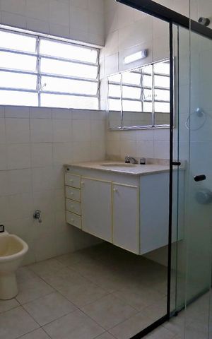 Casa à venda com 182m², 3 quartos e 2 vagasBanheiro do Corredor
