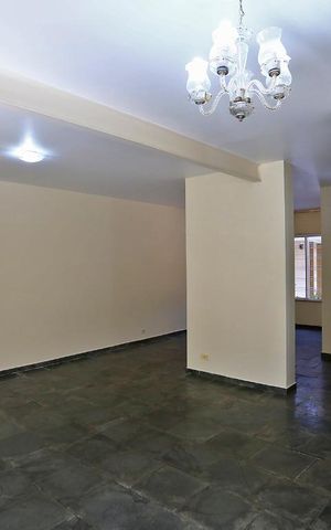 Casa à venda com 182m², 3 quartos e 2 vagasSala
