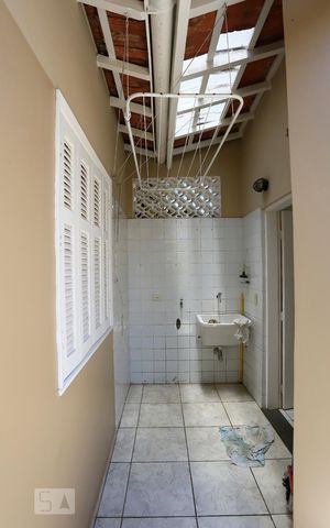 Casa à venda com 182m², 3 quartos e 2 vagasÁrea de Serviço