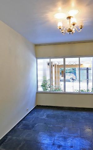 Casa à venda com 182m², 3 quartos e 2 vagasSala