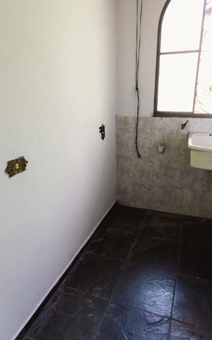 Casa à venda com 554m², 8 quartos e sem vaga Casa à venda com 554m², 8 quartos e sem vagaCasa 03 - Área de Serviço