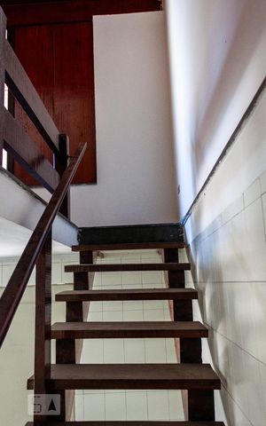 Casa à venda com 620m², 6 quartos e 6 vagasde Serviço
