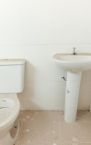 Casa de condomínio à venda com 53m², 1 quarto e sem vaga Casa de condomínio à venda com 53m², 1 quarto e sem vagaBanheiro
