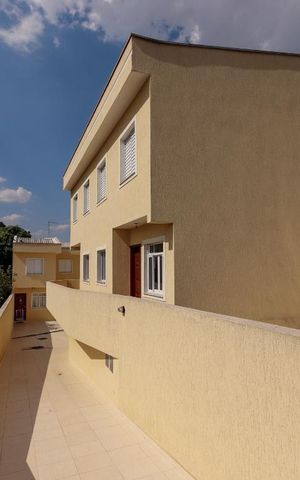 Casa de condomínio à venda com 53m², 1 quarto e sem vaga Casa de condomínio à venda com 53m², 1 quarto e sem vagaFachada