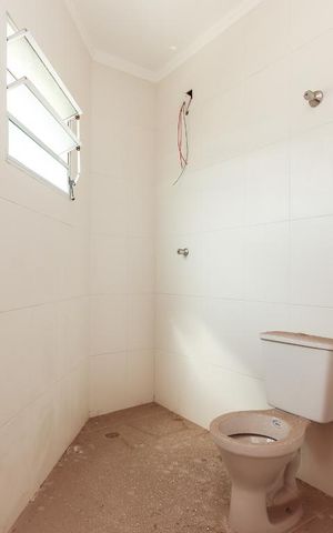 Casa de condomínio à venda com 53m², 1 quarto e sem vaga Casa de condomínio à venda com 53m², 1 quarto e sem vagaBanheiro