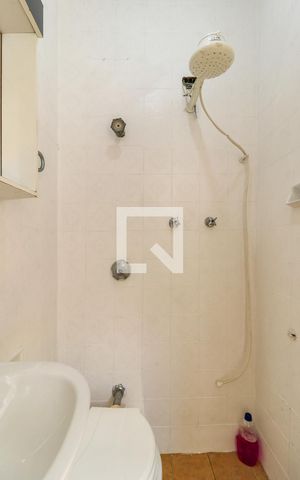 Casa à venda com 180m², 3 quartos e 2 vagasBanheiro de Serviço