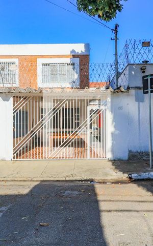 Casa à venda com 180m², 3 quartos e 2 vagasFachada