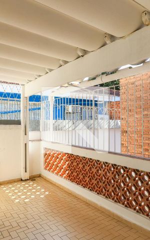 Casa à venda com 180m², 3 quartos e 2 vagasTerraço