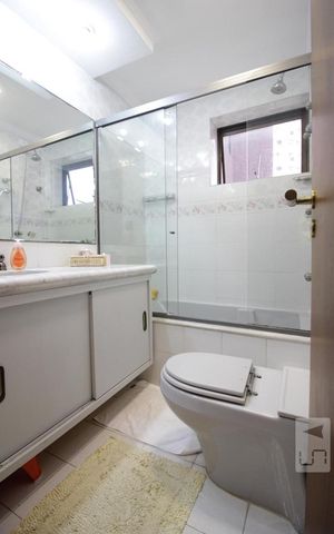 Apartamento à venda com 290m², 4 quartos e 5 vagasBanheiro da suíte 2
