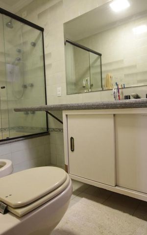 Apartamento à venda com 290m², 4 quartos e 5 vagasBanheiro da suíte 1