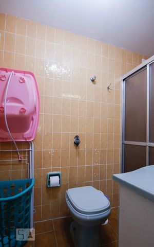 Apartamento à venda com 75m², 2 quartos e 1 vaga Apartamento à venda com 75m², 2 quartos e 1 vagaBanheiro Social
