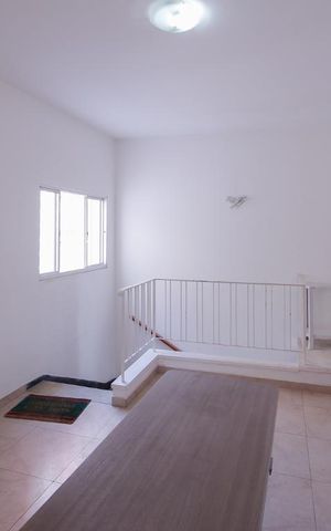 Casa à venda com 150m², 4 quartos e sem vaga Casa à venda com 150m², 4 quartos e sem vagaSala