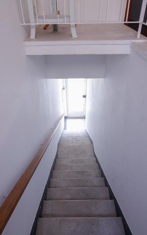 Casa à venda com 150m², 4 quartos e sem vaga Casa à venda com 150m², 4 quartos e sem vagaEscada Entrada