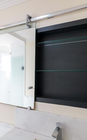Apartamento para alugar com 64m², 2 quartos e 1 vagaBanheiro - espelho e armário