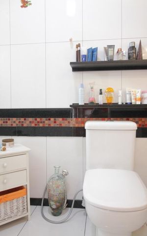 Casa de condomínio à venda com 155m², 3 quartos e 3 vagasBanheiro da suíte