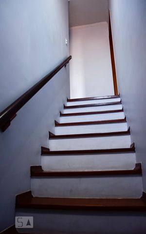Casa à venda com 235m², 3 quartos e 2 vagas Casa à venda com 235m², 3 quartos e 2 vagasEscada de Acesso