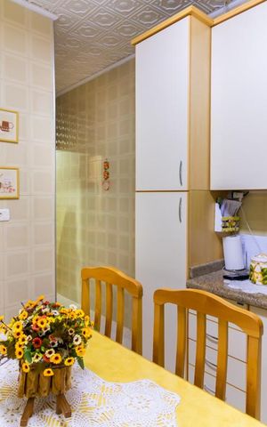 Casa à venda com 70m², 2 quartos e 2 vagas Casa à venda com 70m², 2 quartos e 2 vagasCozinha