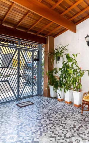 Casa à venda com 70m², 2 quartos e 2 vagas Casa à venda com 70m², 2 quartos e 2 vagasGaragem