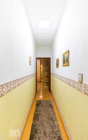 Casa à venda com 70m², 2 quartos e 2 vagas Casa à venda com 70m², 2 quartos e 2 vagasCorredor