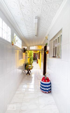 Casa à venda com 70m², 2 quartos e 2 vagas Casa à venda com 70m², 2 quartos e 2 vagasCorredor