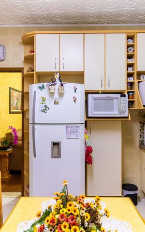 Casa à venda com 70m², 2 quartos e 2 vagas Casa à venda com 70m², 2 quartos e 2 vagasCozinha