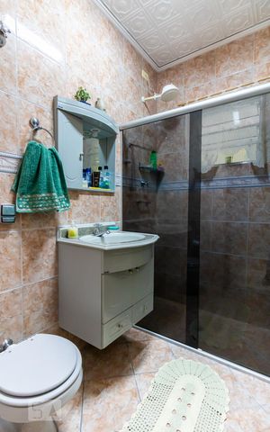 Casa à venda com 70m², 2 quartos e 2 vagas Casa à venda com 70m², 2 quartos e 2 vagasBanheiro