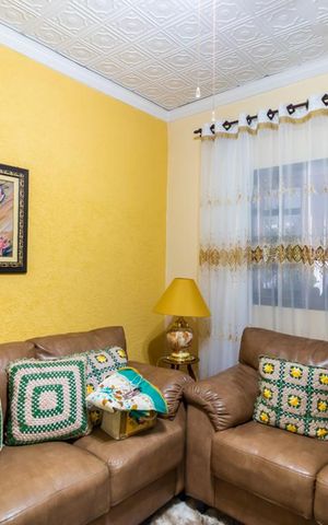 Casa à venda com 70m², 2 quartos e 2 vagas Casa à venda com 70m², 2 quartos e 2 vagasSala
