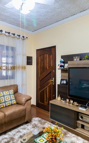 Casa à venda com 70m², 2 quartos e 2 vagas Casa à venda com 70m², 2 quartos e 2 vagasSala