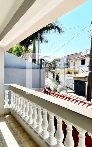 Casa à venda com 181m², 3 quartos e 4 vagas Casa à venda com 181m², 3 quartos e 4 vagasVaranda