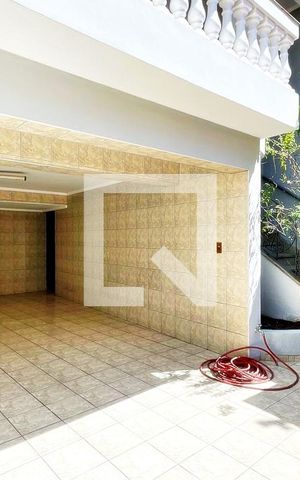 Casa à venda com 181m², 3 quartos e 4 vagas Casa à venda com 181m², 3 quartos e 4 vagasGaragem