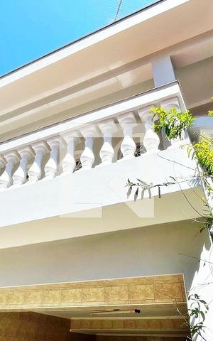 Casa à venda com 181m², 3 quartos e 4 vagas Casa à venda com 181m², 3 quartos e 4 vagasFachada