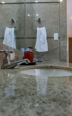 Apartamento à venda com 400m², 4 quartos e 5 vagasTorneiras Banheiro Quarto 1 Suíte